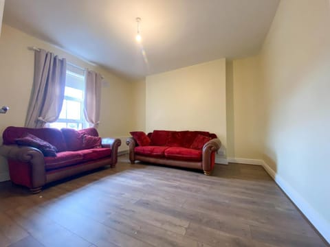 Naas Housing for Workers - Sleeps 6 Apartment in Ireland