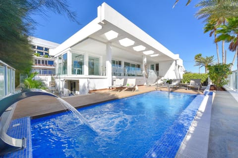 Property building, Pool view, Swimming pool, sunbed
