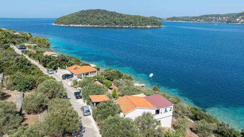 Holiday house "SILENCIA" House in Dubrovnik-Neretva County