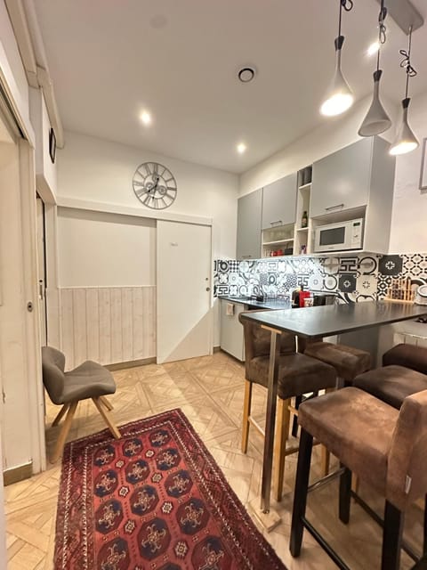 Living room, Seating area, Dining area, stove