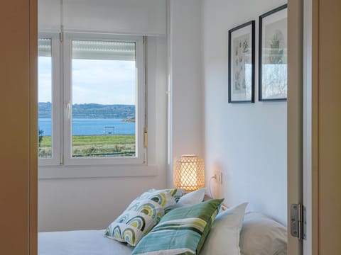 Natural landscape, Bedroom, Lake view