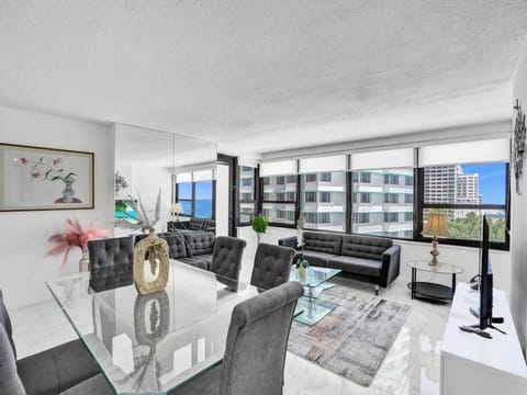 Stunning 2-Bedroom Condo with Exclusive Beach Amenities, Pool and Gym 704 Apartment in Miami Beach
