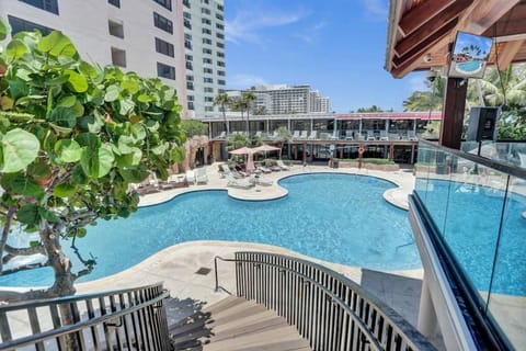 Stunning 2-Bedroom Condo with Exclusive Beach Amenities, Pool and Gym 704 Apartment in Miami Beach