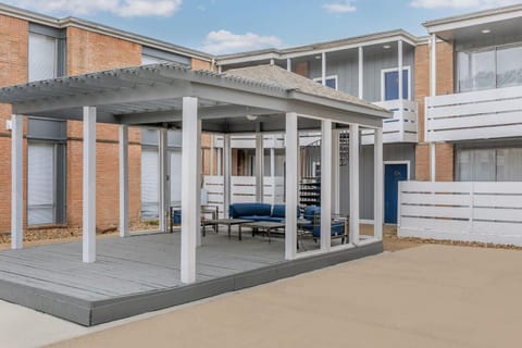 Modern Comfort Easy Access to Bay Area Attractions Apartment in Nassau Bay