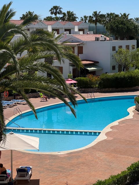 Pool view, Swimming pool, sunbed
