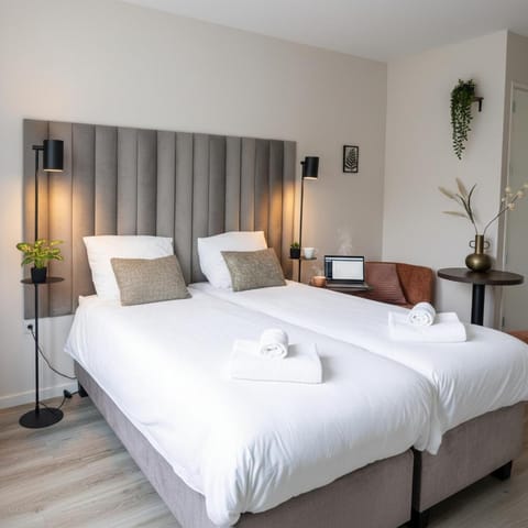 Chic Suite w Bathroom & Kitchen Apartment in South Holland (province)