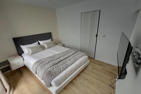 Jean 1B Brussels-Charleroi-Airport Apartment in Charleroi