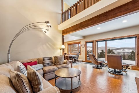 Dillon Retreat with Lake Views and Private Hot Tub House in Dillon