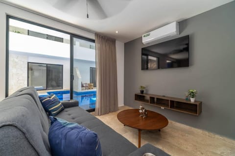 Communal lounge/ TV room, Living room