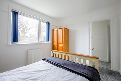 5-bedroom home in trendy Dibsbury area Manchester with parking House in Manchester