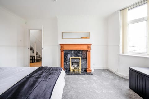 5-bedroom home in trendy Dibsbury area Manchester with parking House in Manchester