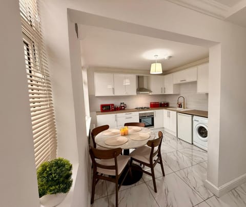 Kitchen or kitchenette, Seating area, Dining area, oven, stove, toaster, washing machine