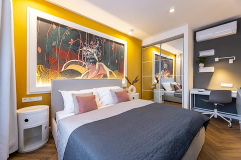 Bed, Photo of the whole room, Bedroom
