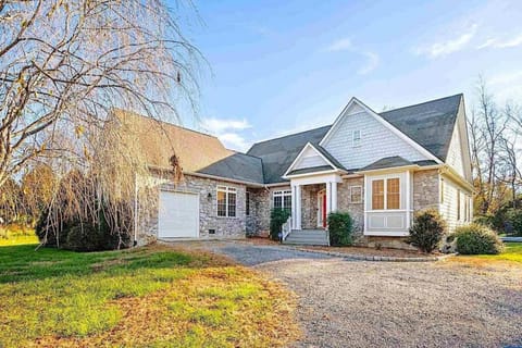 Stoney Creek Cottage Minutes to Wintergreen Country House in Nellysford