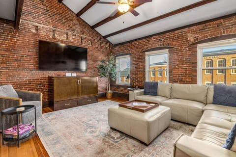 City Loft Group Getaway King Downtown Location Apartment in Newburyport
