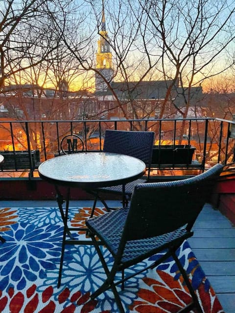 City Loft Group Getaway King Downtown Location Apartment in Newburyport