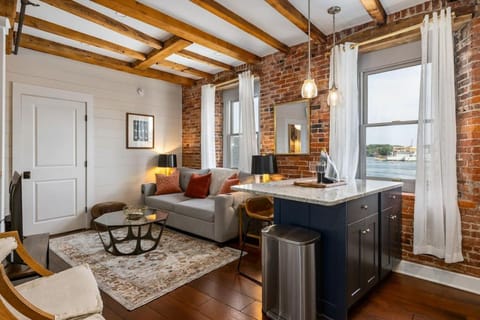 Tugboat Vista 2 Bedroom Downtown Portsmouth Apartment in Portsmouth