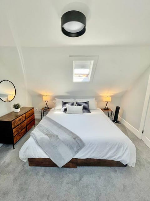 Downtown Portsmouth 2 Bedroom 2 King Beds Apartment in Portsmouth