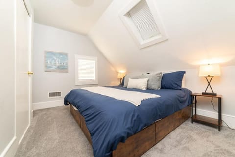 Downtown Portsmouth 2 Bedroom 2 King Beds Apartment in Portsmouth