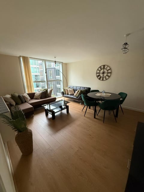 Central Hub Flat Apartment in Milton Keynes