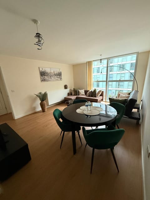 Central Hub Flat Apartment in Milton Keynes