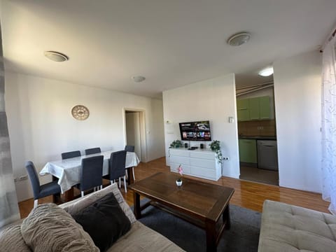 TV and multimedia, Living room, Dining area