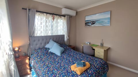 Monique's AirCon Rm Prvt BthRm TV Bed and Breakfast in Auckland