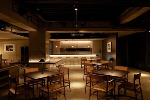 Restaurant/places to eat, Lounge or bar