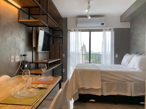 Bed, TV and multimedia, Photo of the whole room, Bedroom, air conditioner