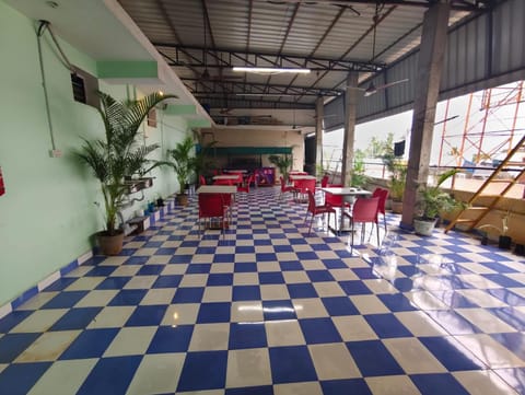 Seating area, Dining area