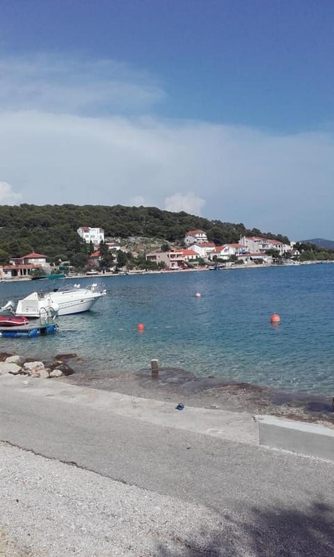 Apartments Ajka Apartment in Tisno