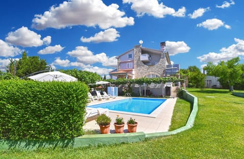 Property building, Pool view