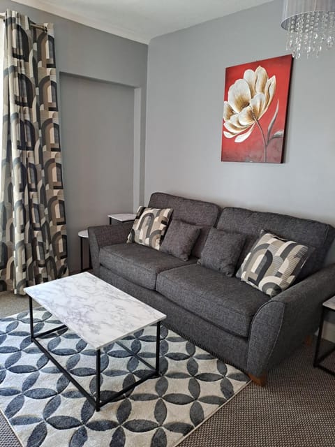 94 Main Street - Pembroke Holiday Home House in Wales