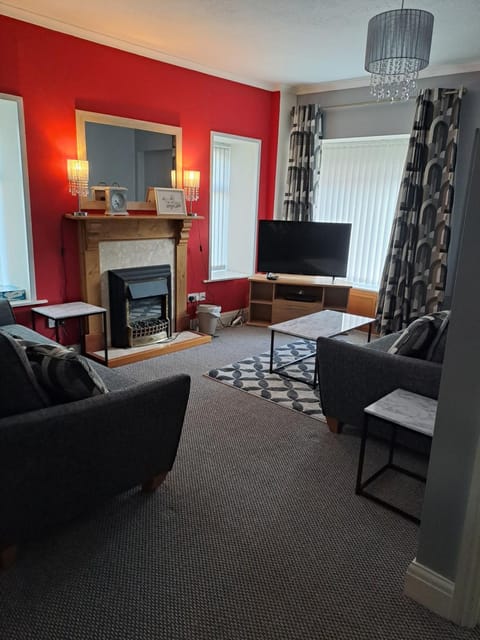 94 Main Street - Pembroke Holiday Home House in Wales