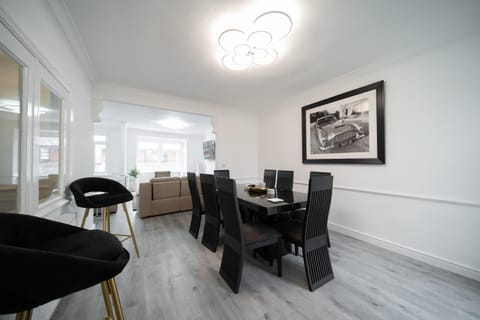 Spacious Duplex Apartment - Perfectly Situated in the Heart of the City Apartment in Blackpool