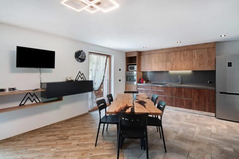 Property building, Kitchen or kitchenette, Living room