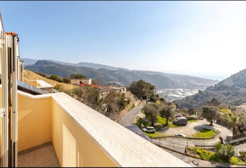 Natural landscape, View (from property/room), Balcony/Terrace