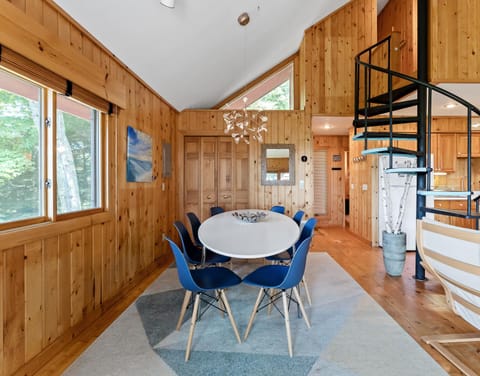 Apache Lake House - Lake Michigan Views - Nature Sanctuary House in Wisconsin