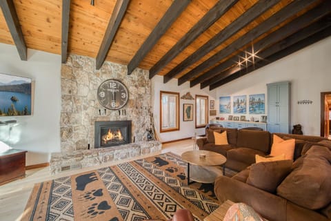 Wanderlust Retreat by Tahoe Getaways - 4BR Pet-Friendly w Fenced Yard, Walking Distance to Lake! House in Tahoe City