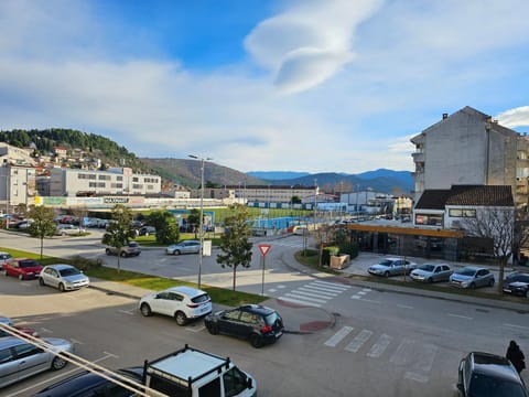 Day, Neighbourhood, View (from property/room), City view, Street view, Location, Parking