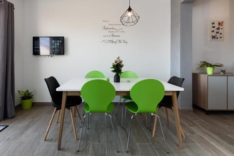 Seating area, Dining area