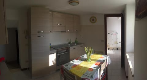 Appartamento giallo Apartment in Lake Garda