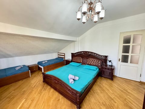 Bed, Photo of the whole room, Bedroom, towels