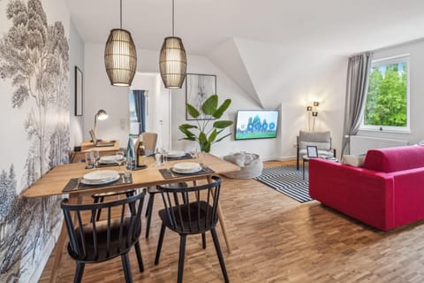 TV and multimedia, Living room, Seating area, Dining area