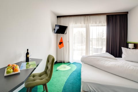 Day, Photo of the whole room, Alcoholic drinks