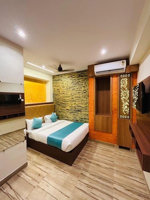 Bed, View (from property/room), Bedroom