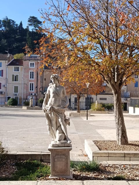 Nearby landmark, Spring, Day