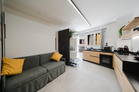 Kitchen or kitchenette, Living room, Seating area, oven, pet friendly, stove