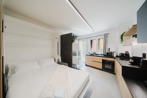 Bed, Coffee/tea facilities, Kitchen or kitchenette, Photo of the whole room, Bedroom, oven, pet friendly, stove