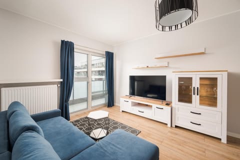 Communal lounge/ TV room, TV and multimedia, Living room, Seating area, Evening entertainment